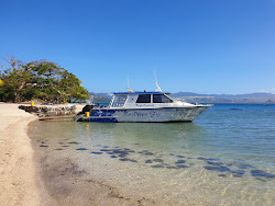 Photo de Volivoli Beach protégé par des falaises