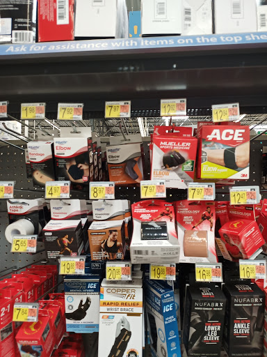 Supermarket «Walmart Supercenter», reviews and photos, 612 E Main St, Hohenwald, TN 38462, USA