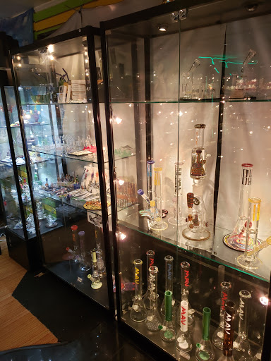 Tobacco Shop «Montreal VapeNSmoke Shop», reviews and photos, 706 NJ-18, East Brunswick, NJ 08816, USA