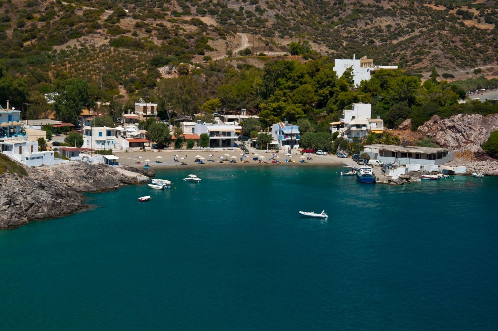 Foto von Kaloi Limenes beach mit kleine bucht