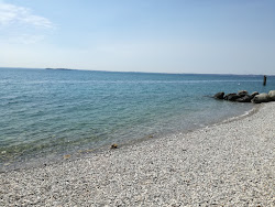 Dusano Beach'in fotoğrafı geniş bir kıyı şeridi ile birlikte