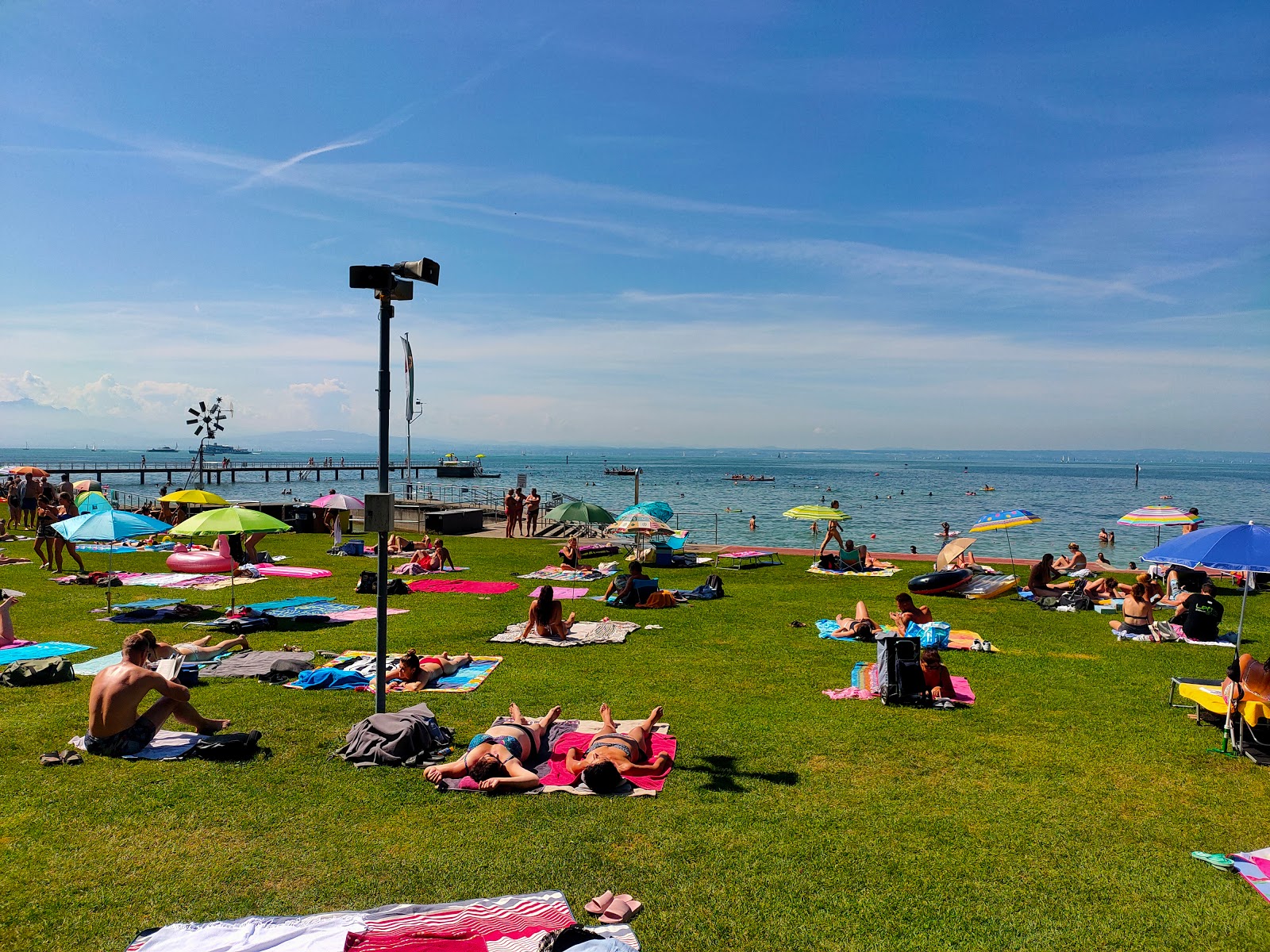 Foto de Strandbad Friedrichshafen área de complejo turístico de playa