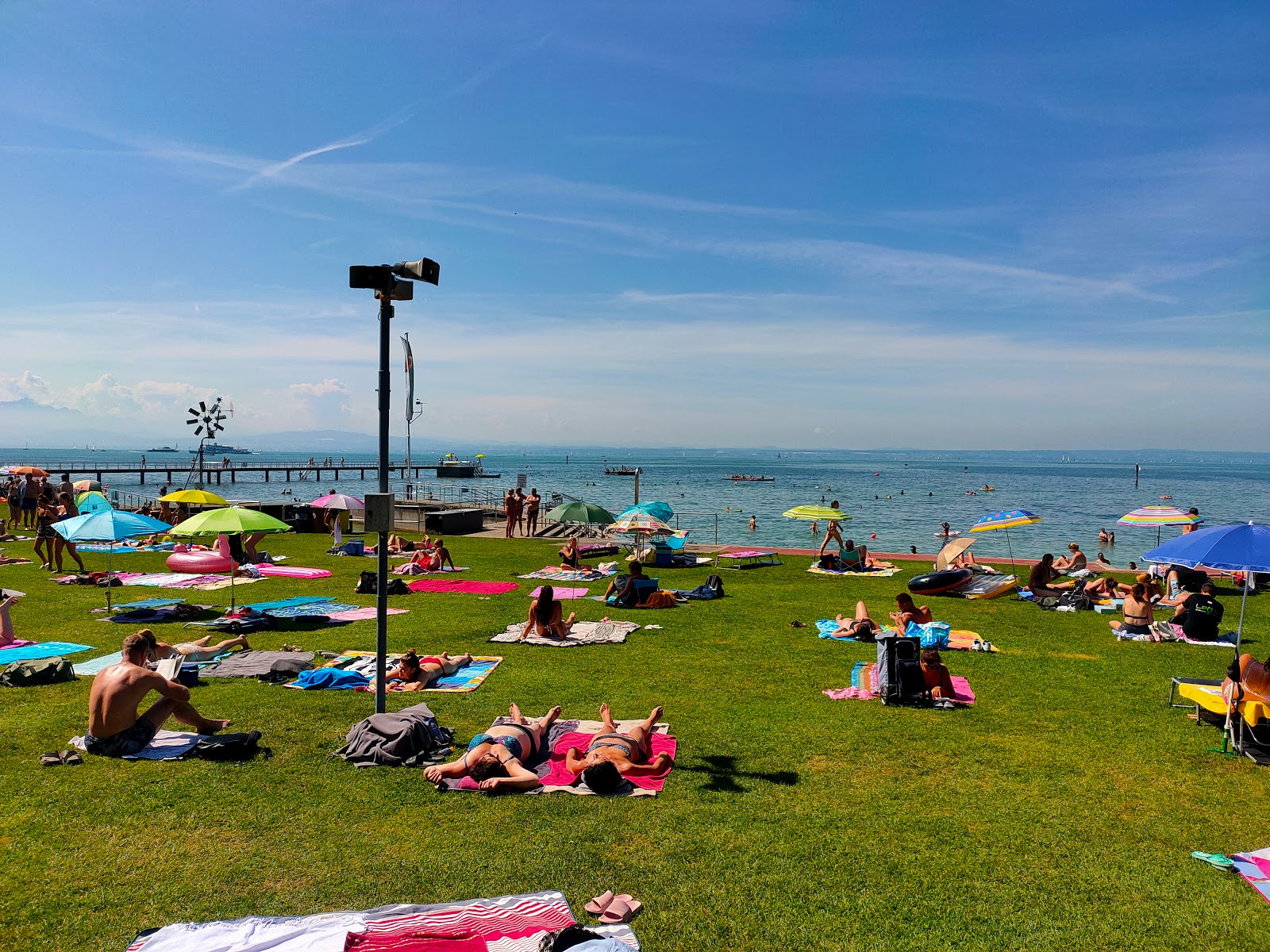 Foto av Strandbad Friedrichshafen och bosättningen