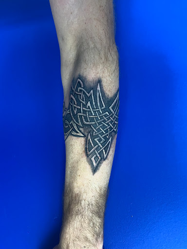 Tattoo Shop «Pearl City Tattoo», reviews and photos, 229 E 2nd St, Muscatine, IA 52761, USA