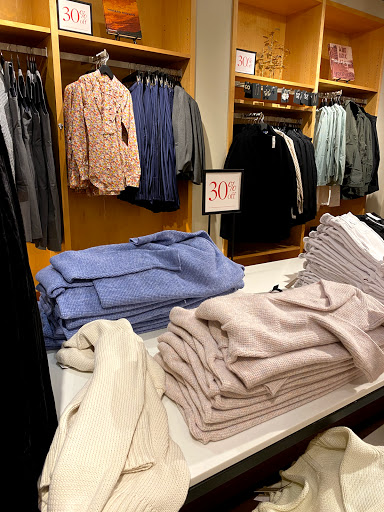 Clothing Store «J.Crew», reviews and photos, 2126 Abbott Martin Rd #141, Nashville, TN 37215, USA