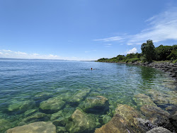 Plage de Serriere'in fotoğrafı düz ve uzun ile birlikte