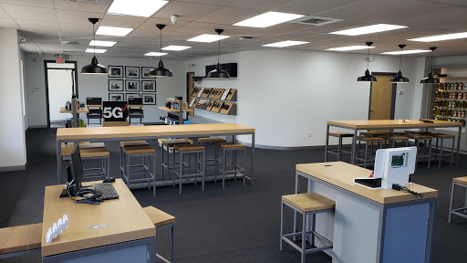 Cell Phone Store «Verizon Authorized Retailer, TCC», reviews and photos, 127 Berlin Rd, Cromwell, CT 06416, USA