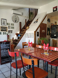 Atmosphère du Restaurant Chez Elles à L'Isle-sur-la-Sorgue - n°3