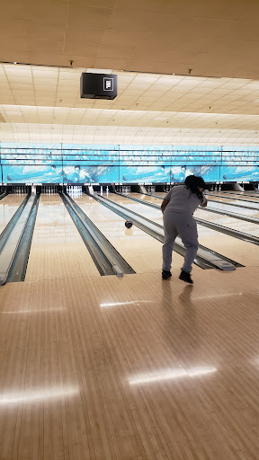 Bowling Alley «Three Hundred Bowl», reviews and photos, 100 Cass Lake Rd, Waterford Twp, MI 48328, USA