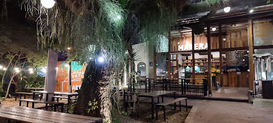 PATIO MADERA - URBARI - Av. Barrientos, Santa Cruz de la Sierra, Bolivia