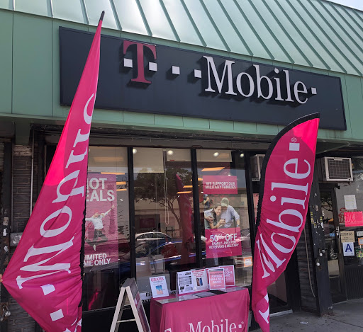 Cell Phone Store «T-Mobile», reviews and photos, 5723 Main St, Flushing, NY 11355, USA