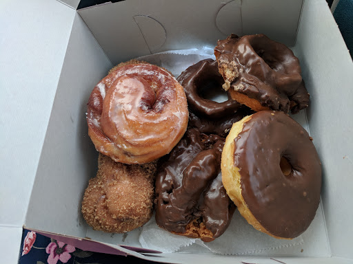 Donut Shop «B & B Donuts», reviews and photos, 925 Harbor Blvd, Fullerton, CA 92832, USA