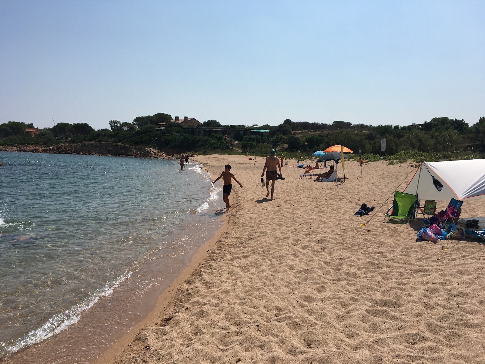 Foto van Spiaggia la Finosa en de nederzetting