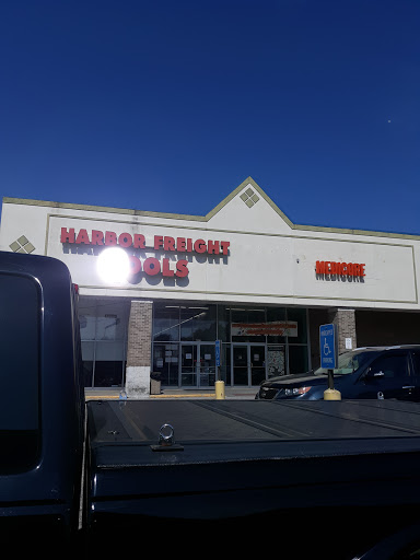 Hardware Store «Harbor Freight Tools», reviews and photos, 6272 Pearl Rd, Parma Heights, OH 44130, USA