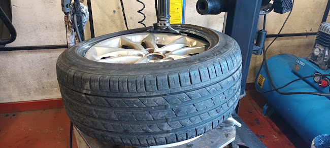 Reviews of Parc Bach Tyres in Glasgow - Tire shop