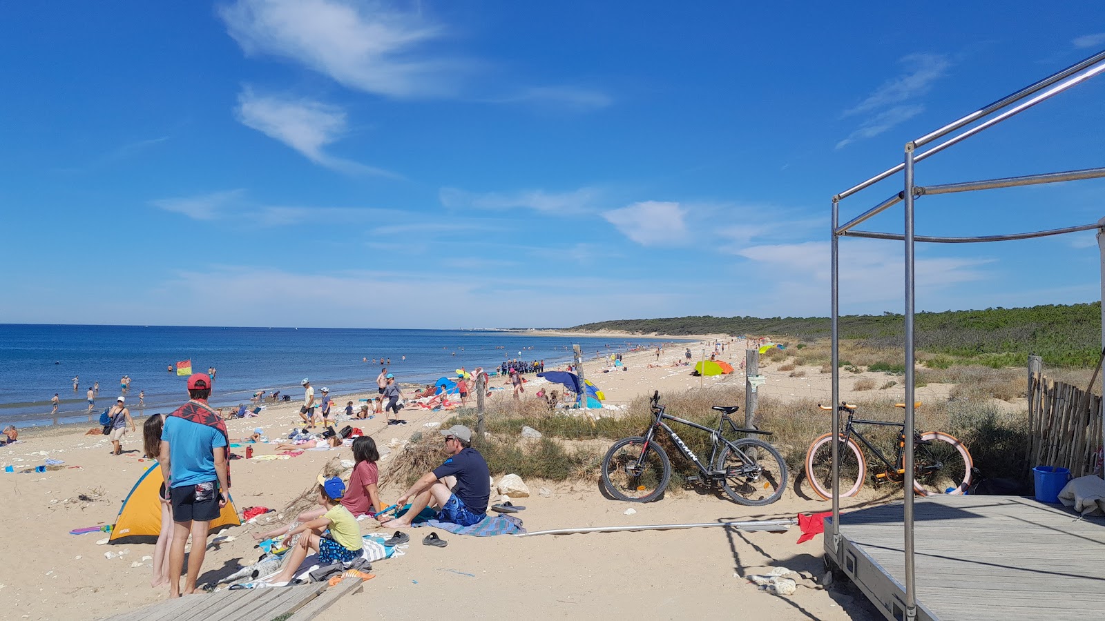 Foto di Plage de Vert Bois con una superficie del sabbia beige