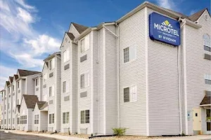 Microtel Inn & Suites by Wyndham Thomasville/High Point/Lexi image