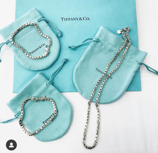 Used Clothing Store «Clothes Mentor Arlington Heights», reviews and photos, 862 W Dundee Rd, Arlington Heights, IL 60004, USA