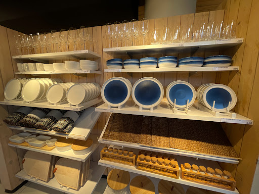 Furniture Store «Crate and Barrel», reviews and photos, 2680 NE 49th St, Seattle, WA 98105, USA