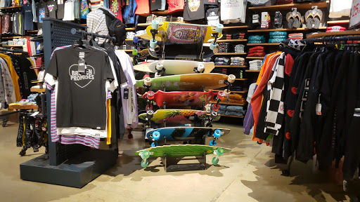 Clothing Store «Zumiez», reviews and photos, 670 Park City Center, Lancaster, PA 17601, USA