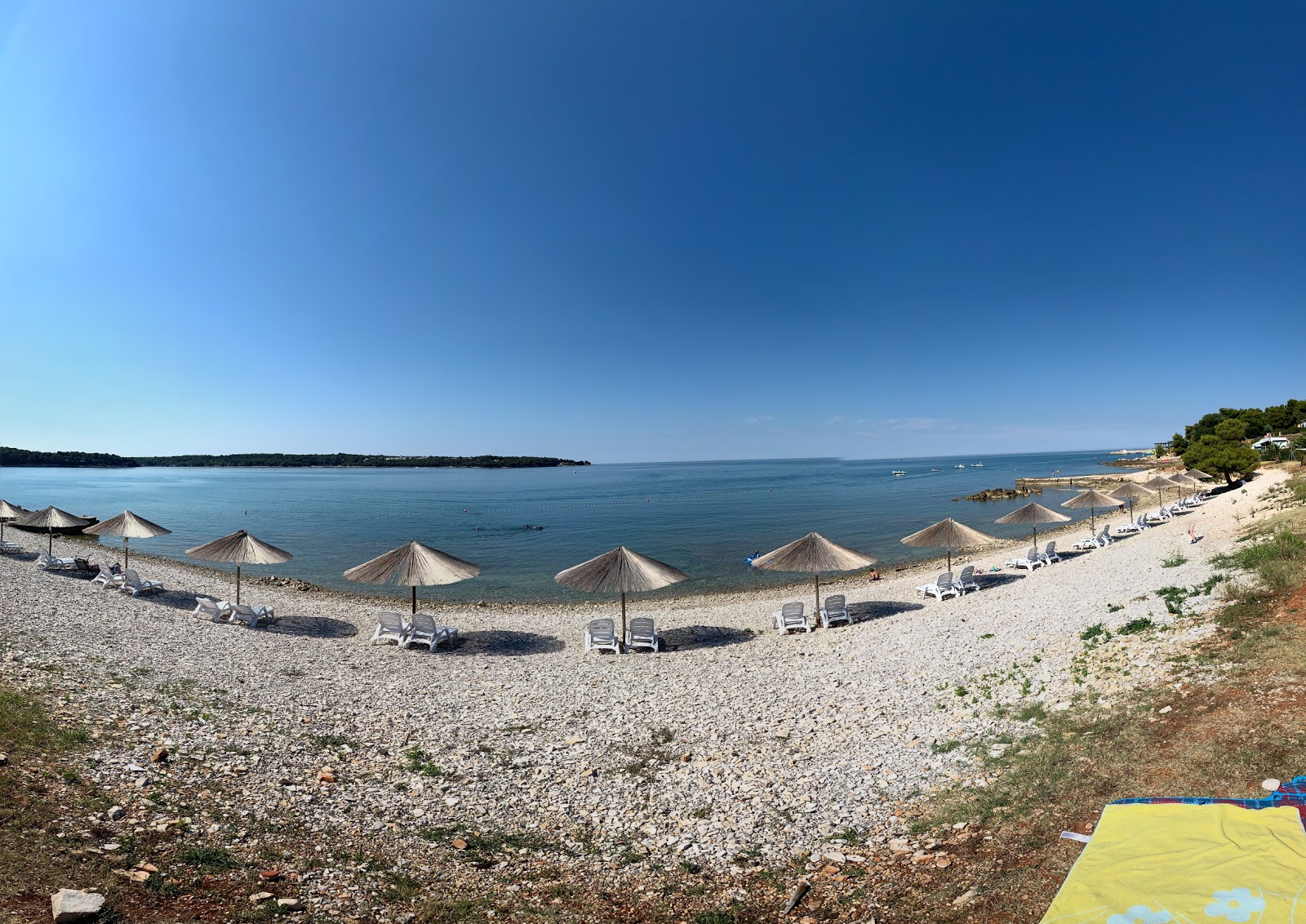 Oleander beach'in fotoğrafı geniş bir kıyı şeridi ile birlikte