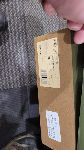 Shoe Store «DSW Designer Shoe Warehouse», reviews and photos, 4039 Richmond Rd, Warrensville Heights, OH 44122, USA