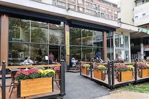 IZLOG restaurant & bar image