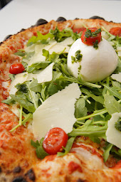 Photo n°61 de One Pizza -Pizza fraîche au feu de bois - halal à Saint-Denis ()