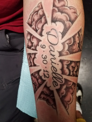 Tattoo Shop «Santa Clarita Tattoo», reviews and photos, 25835 Railroad Ave, Santa Clarita, CA 91350, USA