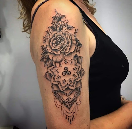 Back to Black Tattoo Studio - Raquel Mur