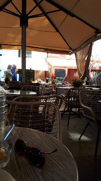Atmosphère du Restaurant Les terrasses du Barjaquer à Marseille - n°3