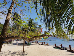 Perfume Beach'in fotoğrafı dağlarla çevrili