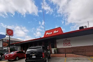 Pizza Hut - Paseo Colón image