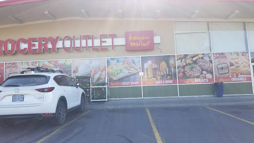 Grocery Store «Grocery Outlet Bargain Market», reviews and photos, 354 S 1st Ave, Hillsboro, OR 97123, USA