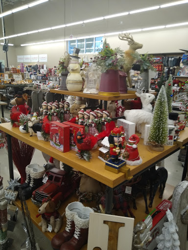Home Goods Store «Tuesday Morning», reviews and photos, 2648 Tamiami Trail E, Naples, FL 34112, USA