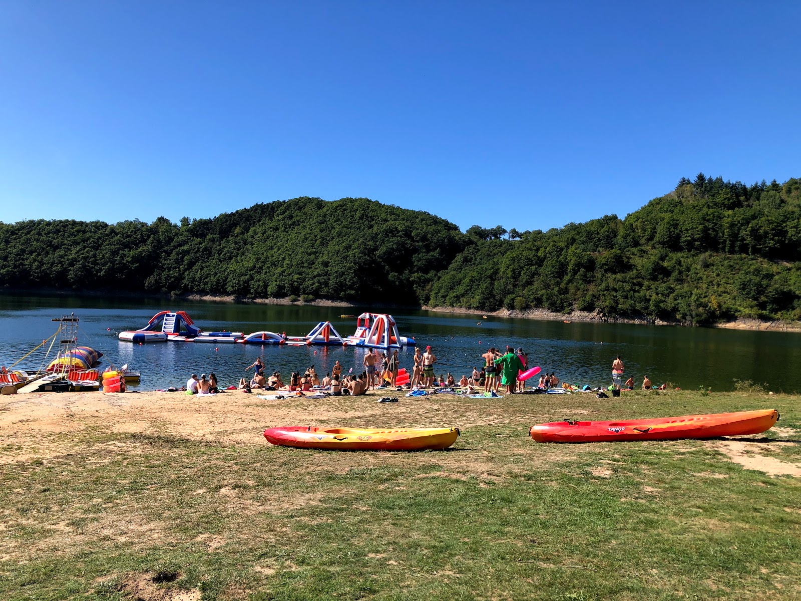 Foto di Plage des Tours, Aqu'aloa con una superficie del sabbia beige