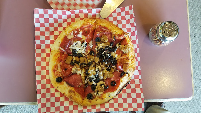 #1 best pizza place in Lake Oswego - Deno's Pizzeria