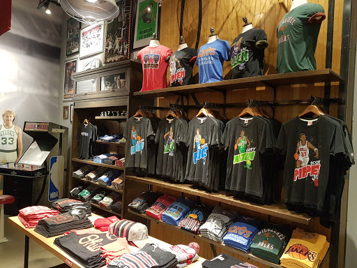 Clothing Store «HOMAGE Easton Town Center», reviews and photos, 4032 Easton Station, Columbus, OH 43219, USA