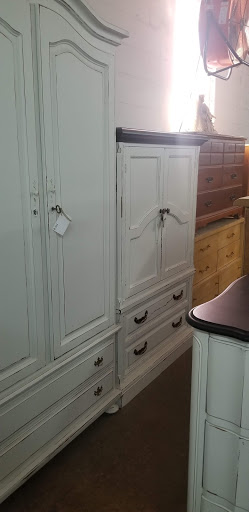 Used Furniture Store «C&D Second Chance», reviews and photos, 201 N Poplar Ave, Sanford, FL 32771, USA