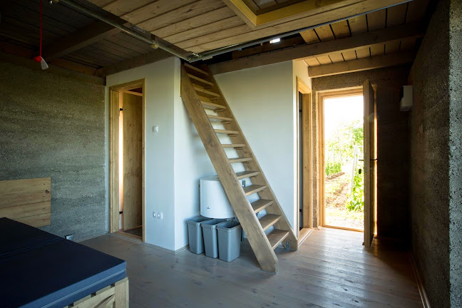 Nyitvatartás: Almagyar Érseki Szőlőbirtok- Borterasz