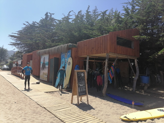 Escuela de Surf Los Pinos Cachagua - Escuela