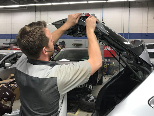Auto Body Shop «Luther Collision & Glass - Bloomington», reviews and photos, 4801 American Blvd W, Bloomington, MN 55437, USA