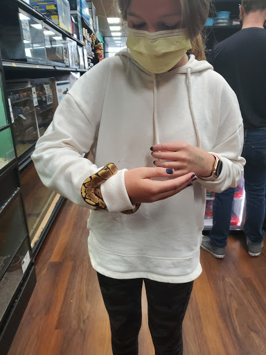 Pet Supply Store «Pet Valu», reviews and photos, 325 Cross Roads Blvd, Cold Spring, KY 41076, USA