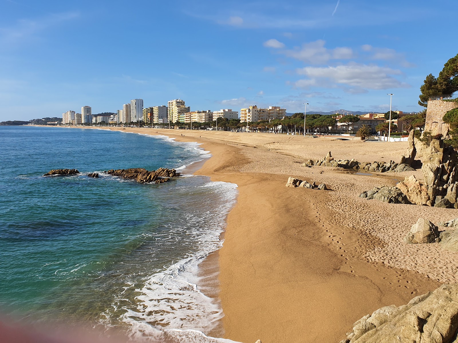 Foto di Paya de Aro con una superficie del sabbia beige