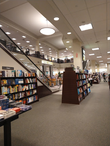 Book Store «Barnes & Noble», reviews and photos, 55 Parsonage Rd, Edison, NJ 08837, USA