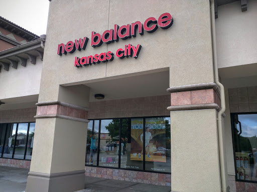 Shoe Store «New Balance Kansas City», reviews and photos, 6607 W 119th St, Leawood, KS 66209, USA