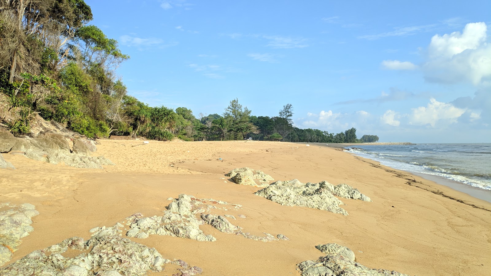 Foto de Tanjung Batu Beach com alto nível de limpeza