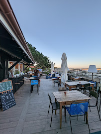 Atmosphère du Bar-restaurant à huîtres La P'tite Kabane - Yoan & Chloé - Dégustation à Lège-Cap-Ferret - n°5