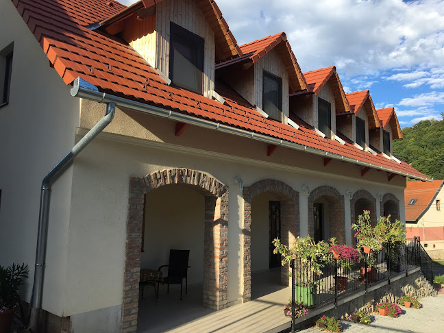 Opinii despre Csipke Lovaspanzió în Orfű - Szálloda