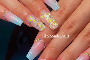 Bloonde nails image